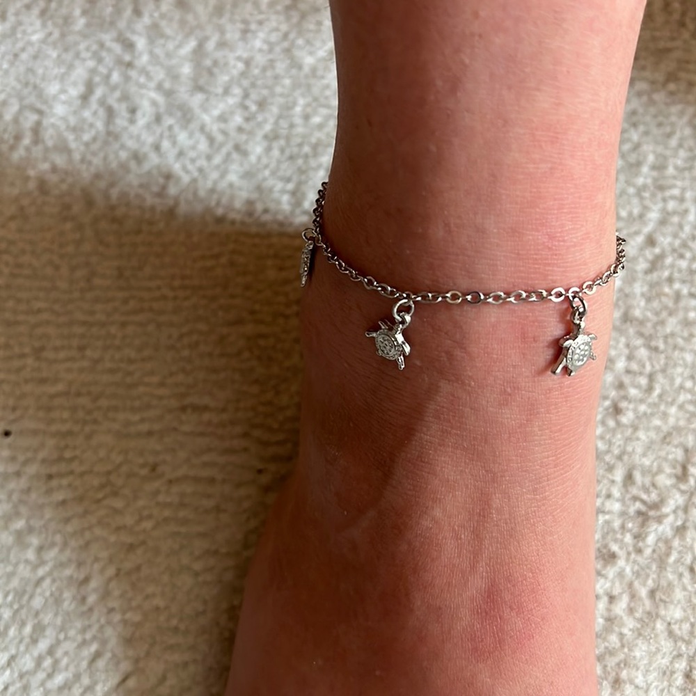 Silver tone sea turtle anklet
